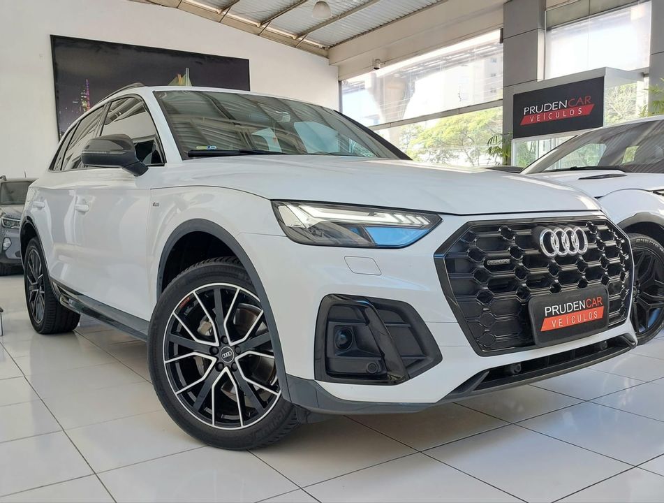 Audi Q5 S-Line Black 2.0 TFSI Quat. S-Tronic